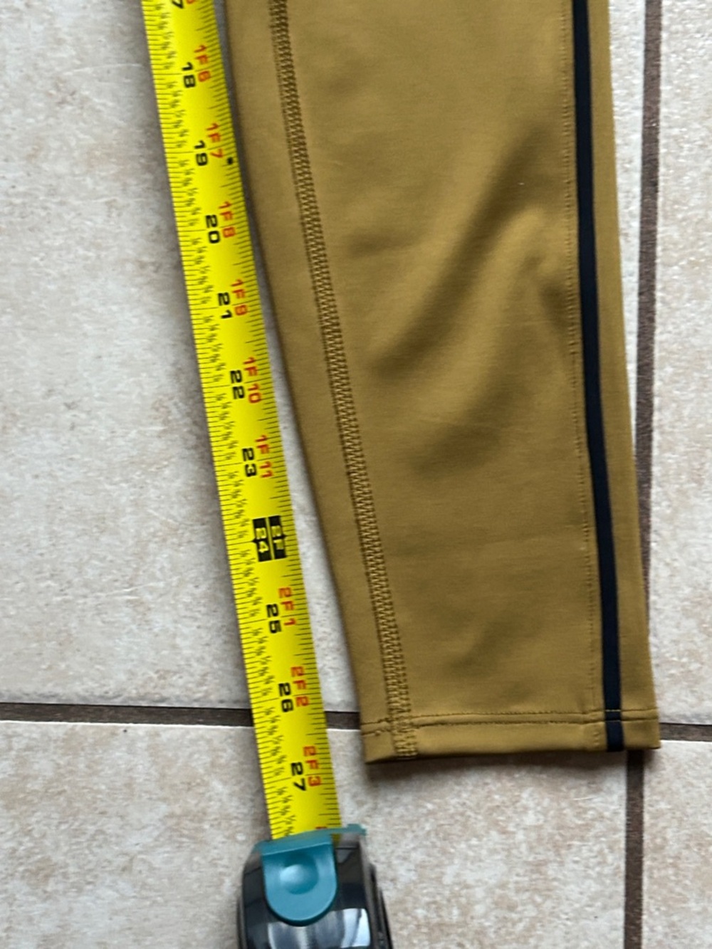 ALO Yoga Mustard Green High-Rise Leggings with Black Trim - Picture 5 of 5